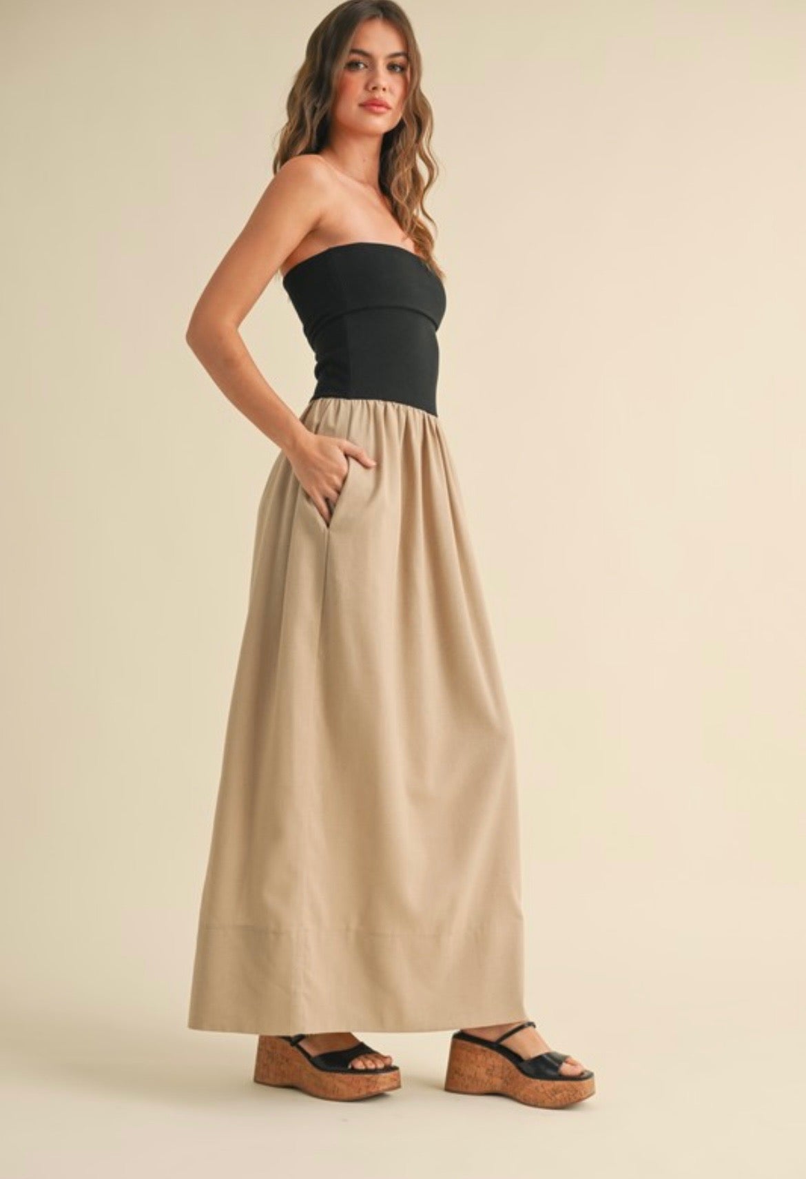 The Coastal Ribbed Linen Dress
